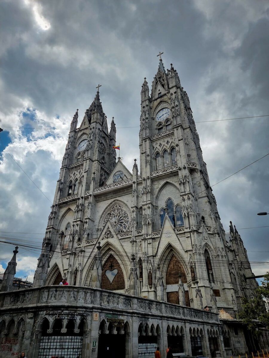 basilica del voto nacional quito