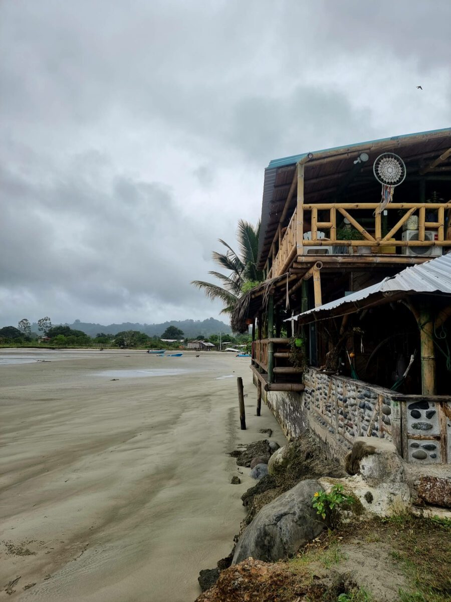 mompiche equateur