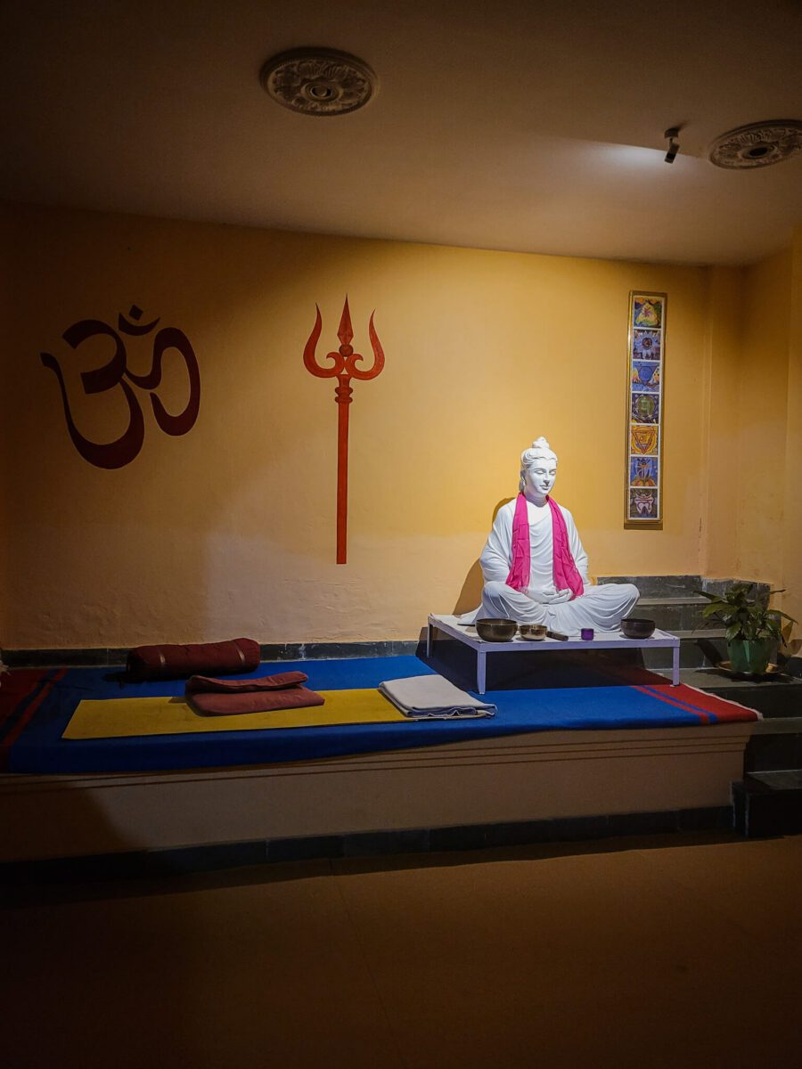 yoga dans un ashram en Inde